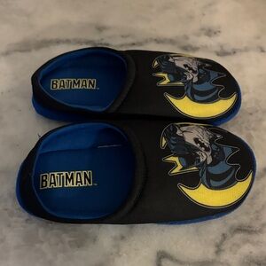 Batman Kids Slippers with Blue and Yellow Design size 13/1